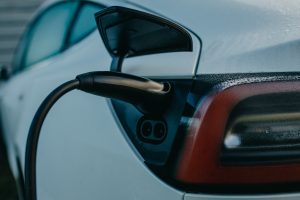 E-Fahrzeug beim Ladevorgang mit MEIN FUHRPARK